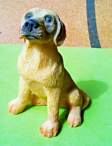 Petite figurine chien - , en