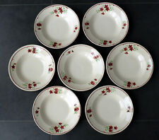 7 Assiettes creuses en faïence de Badonviller Lunéville, petites fleurs rouges
