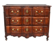 Commode arbalète galbée noyer époque XVIIIème