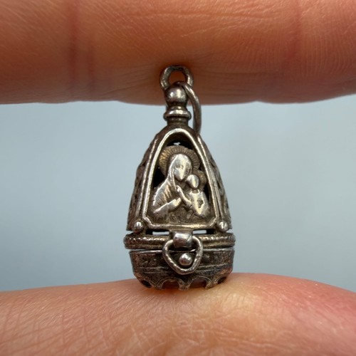 Ancien pendentif médaillon