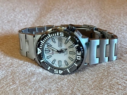Montre seiko white monster - montre,