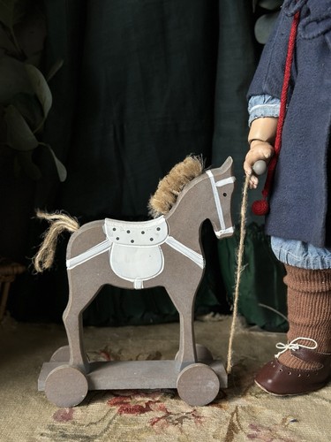 Cheval sur roulettes - sur, À