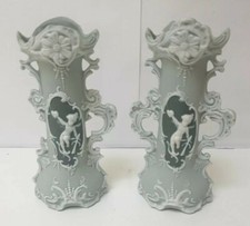 2 anciens soliflores vases style wedgwood porcelaine biscuit ceramique faience