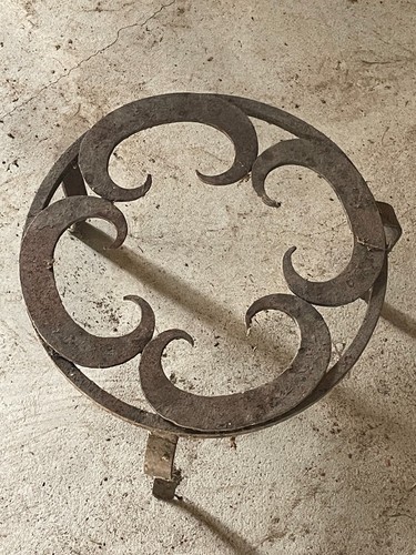 Ancien très joli trépied - et,