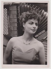 Photo ~1960 Portrait jeune femme accordéon Ranco Guglielmo 18x13 Tournon Ardèche