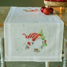 Kit de nappe au point de croix estampillé Vervaco "Gnomes de Noël", 40x100cm