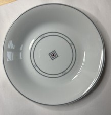 Une  Assiette Creuse De Marque Guy Degrenne