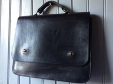 Cartable plein cuir noir épais .très bon état .(V/GO )