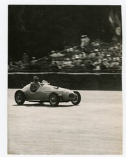 PHOTO photographie, SPORT course automobile coureur MARTIN voiture ancienne