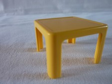 PLAYMOBIL   TABLE JAUNE