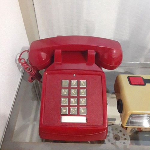 Ancien téléphone vintage