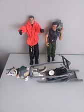 action man hasbro 2 Figurines  dont le  cameraman avec chien de traineau