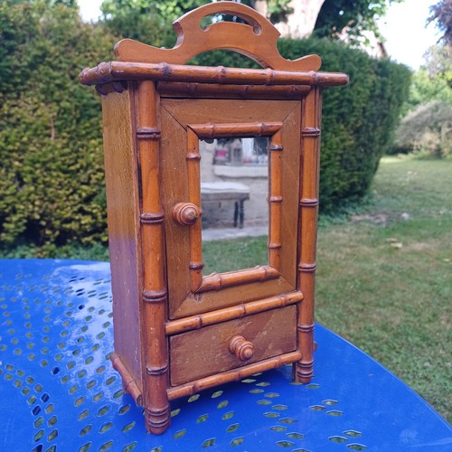 Jolie ancienne petite - , armoire