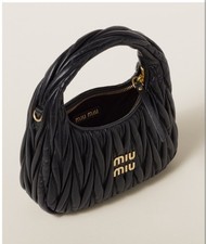 un sac a main noir neuf miu