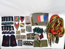 LOT MILITAIRE BRASSARD EPAULETTE FOURREAU PATCH FOURRAGERE GALON MILITARIA