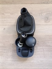 Opel Corsa D 2011 - Pommeau Vitesse + Soufflet + Console - Parfait état général 