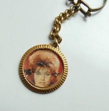 Ancien porte clé Chanteuse SHEILA Salut Les Copains Yéyé. Années 60. 45T.