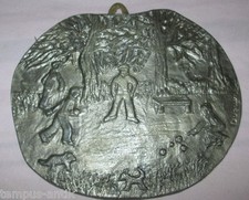 PLAQUE EN PLOMB OU ETAIN SIGNEE DUQUENE BOULISTES