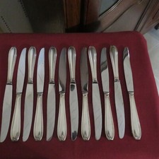 12 couteaux de table en métal argenté  modèle filet 61 /12