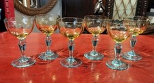 6 verres à liqueur au modèle