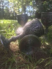 6 gobelets en étain , chacun