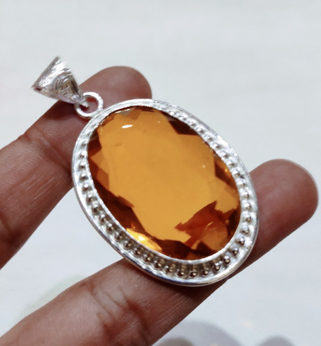 Pendentif pierre précieuse