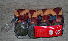 PETITES CHAUSSURES POUR PETIT CHIEN.