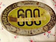 Jolie et ancienne boîte métal fer pour épingles, vendue vide