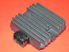 Régulateur de tension pour