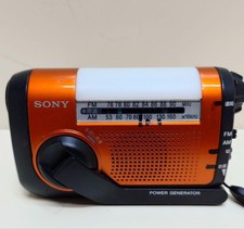 Radio d'urgence à manivelle