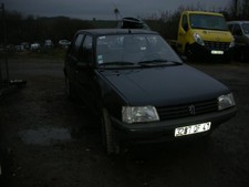 Moyeu avant gauche PEUGEOT 205