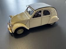 Maisto 1/18e Citroën 2CV (1952)
