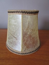 Abat jour à pince   ancien en Vessie de Porc  avec galons