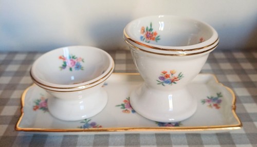 Ancien joli service oeuf - joli, à