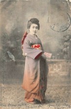 Petite JAPONAISE en tenue locale 