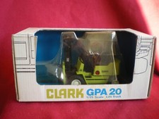 CHARIOT ELEVATEUR Clark GPA 20 ERTL 1:25