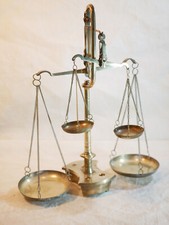 Joli ancien trébuchet pharmacie à double balancier en laiton ref CAR23