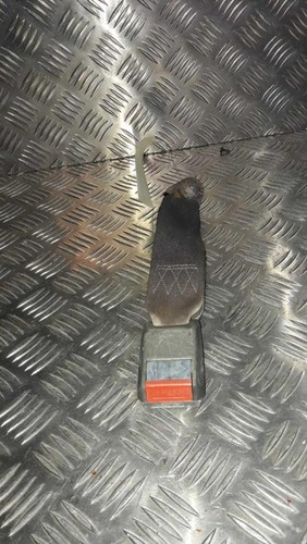 Attache ceinture arriere