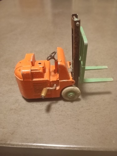 Dinky toys 401 chariot - toys,