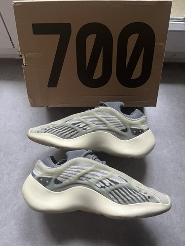 Yeezy 700 fade salt - "fade, beige
