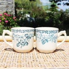 Set de 2 tasses en faïence de Saint-Amand modèle Guadeloupe