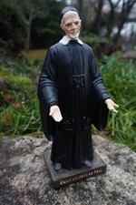RE0486  FIGURINE STATUETTE