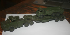 Dinky Toys - Lot 2 véhicules militaires - Miniatures anciennes ( a restaurer )