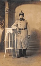 CPA 1914–1915 – Soldat allemand au casque à pointe – Portrait studio – Réf : 016