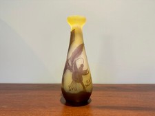 Emile Gallé : Ancien vase en verre multicouche dégagé à l'acide.