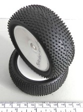 Roues motrices hexagonales SCHUMACHER 2,2" avec pneu YOKOMO TF-390 (paire.)