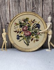 Tapisserie canevas fleurs vintage, cadre doré