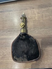 Ancienne poire à poudre noire  à système