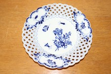 Ancienne assiette ajourée