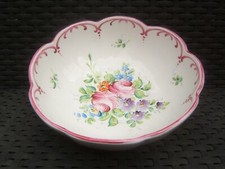 coupe en faïence de Clamecy Nevers à décor de fleurs